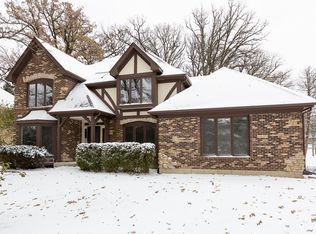 27W585 Lincoln Ave, Winfield, IL 60190