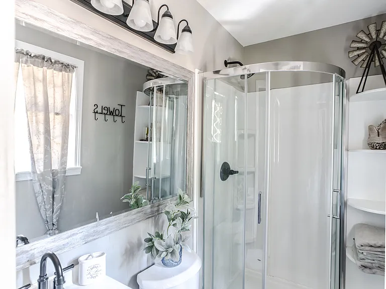302 E Valley Rd NE — Photo 28
