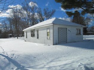 805 Deer Ln, Gladwin, MI 48624