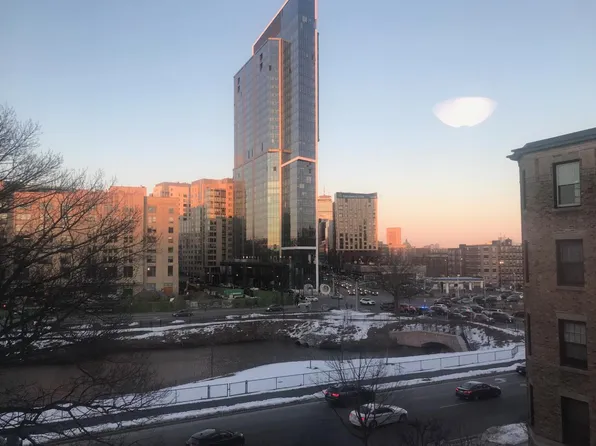122 Riverway APT 12A, Boston, MA 02215