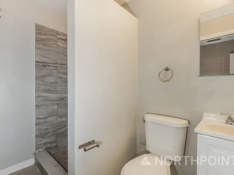 631 Carey Pl — Photo 14