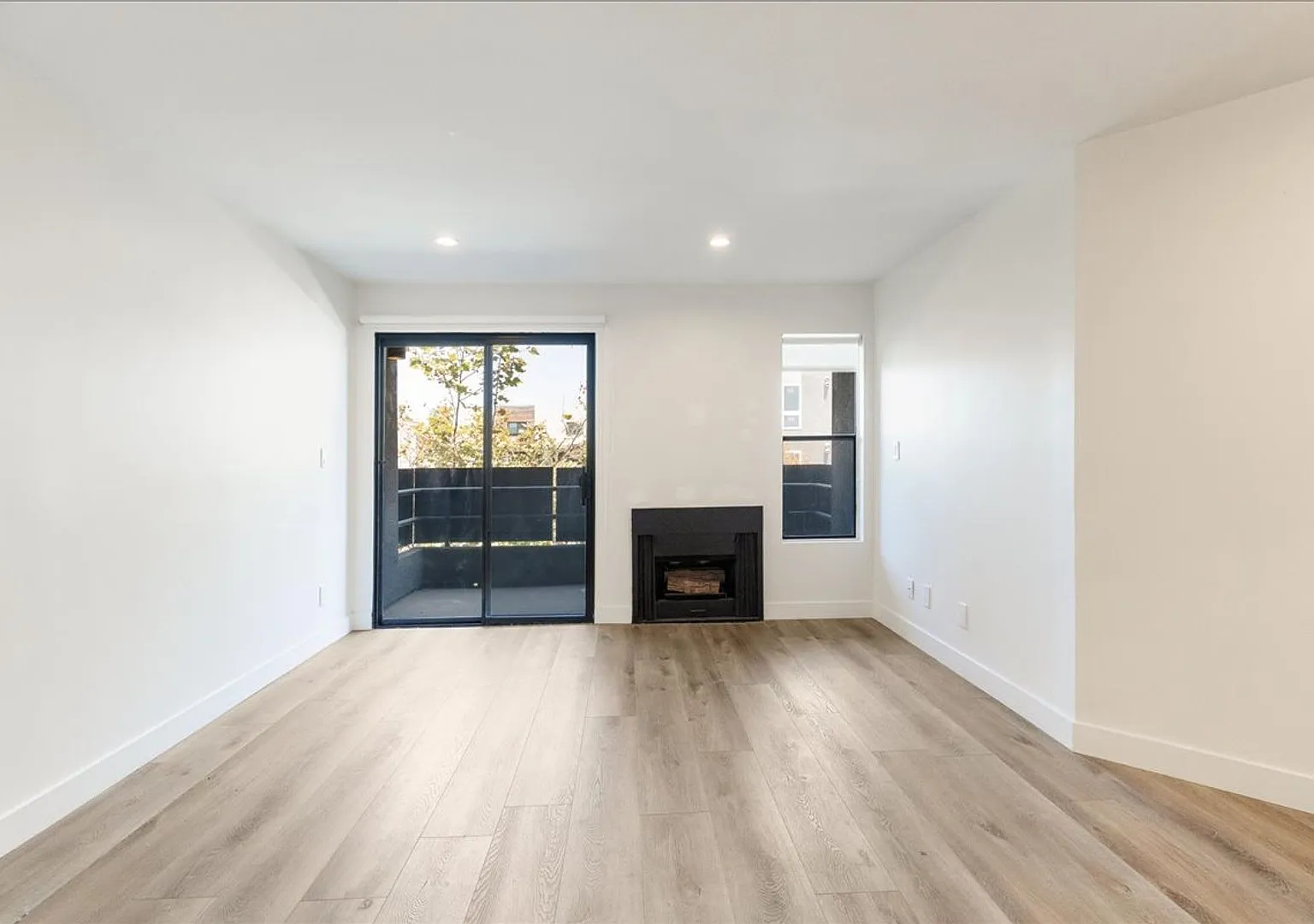 Welcome To Your New West LA Apartment! — Photo 4