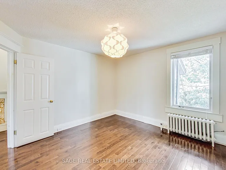 46 Alberta Ave — Photo 15