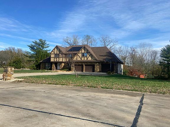 2nd image of 512 E Waters Edge Dr