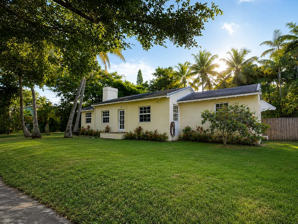 901 NW 10th Ct