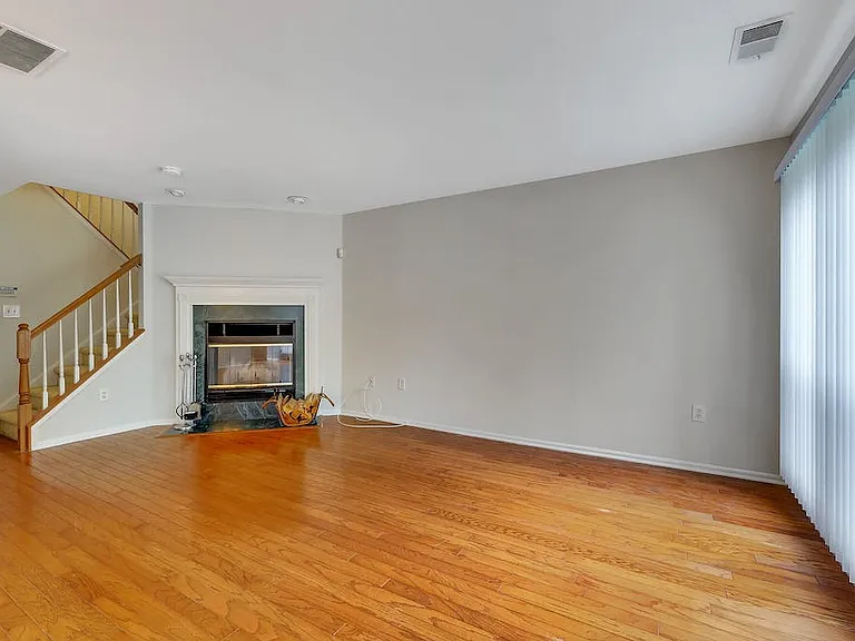 1015 Cumberland Ct — Photo 8