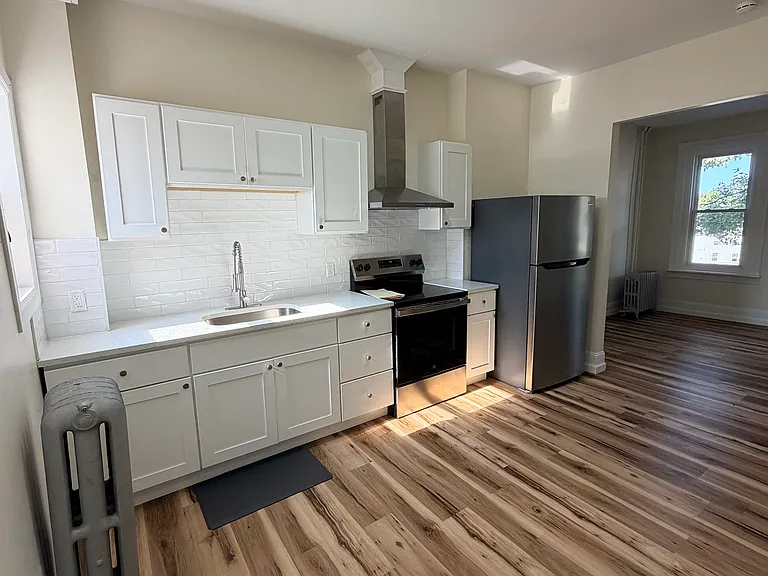 149 N Front St #2 — Photo 10