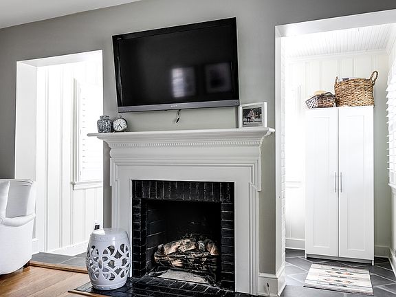 5th image of 4922 Bromley Ln