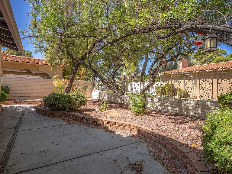 2204 Plaza Del Robles — Photo 31