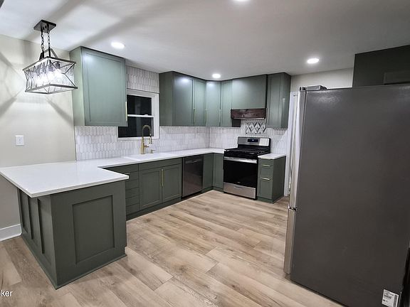 3rd image of 2430 Donna Rd