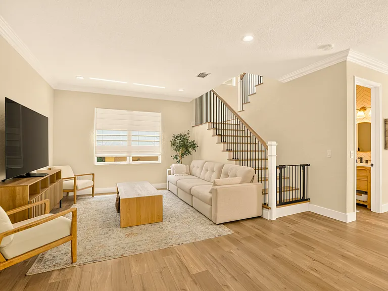7630 Topiary Ave — Photo 5