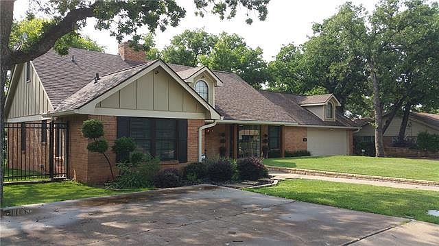 1st image of 305 NW 7th Ave