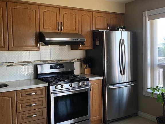 3rd image of 144 Robbinstone Dr
