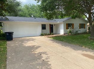 1118 Davis St, Cleburne, TX 76033