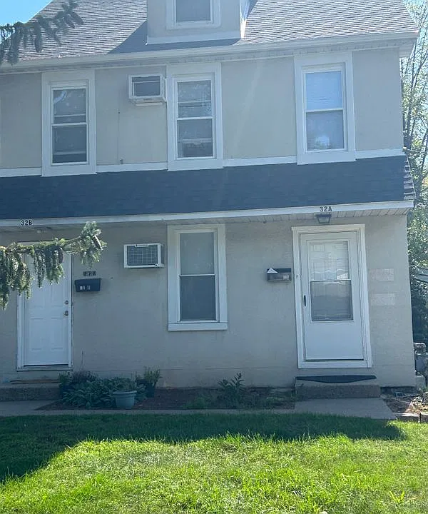 32 Blaine Ave #A
