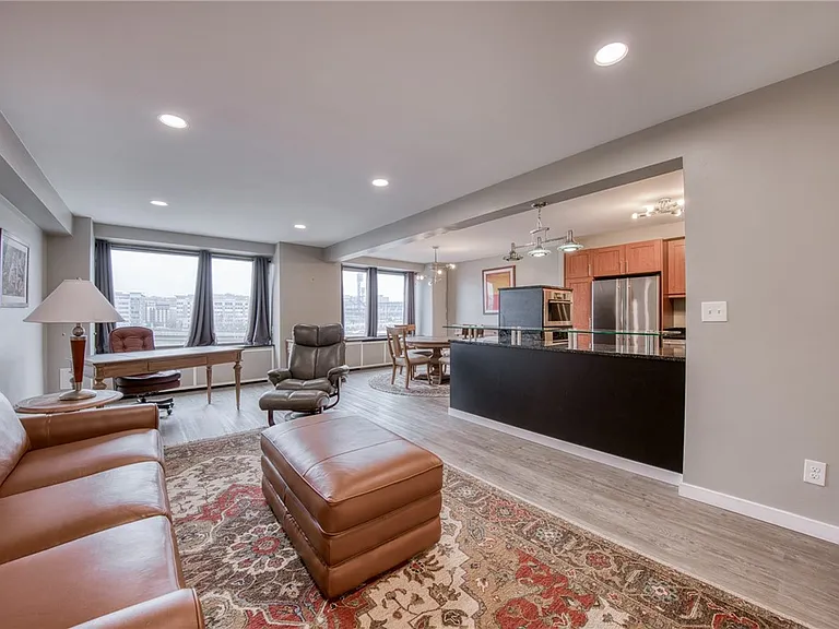 320 Fort Duquesne Blvd #4E — Photo 12