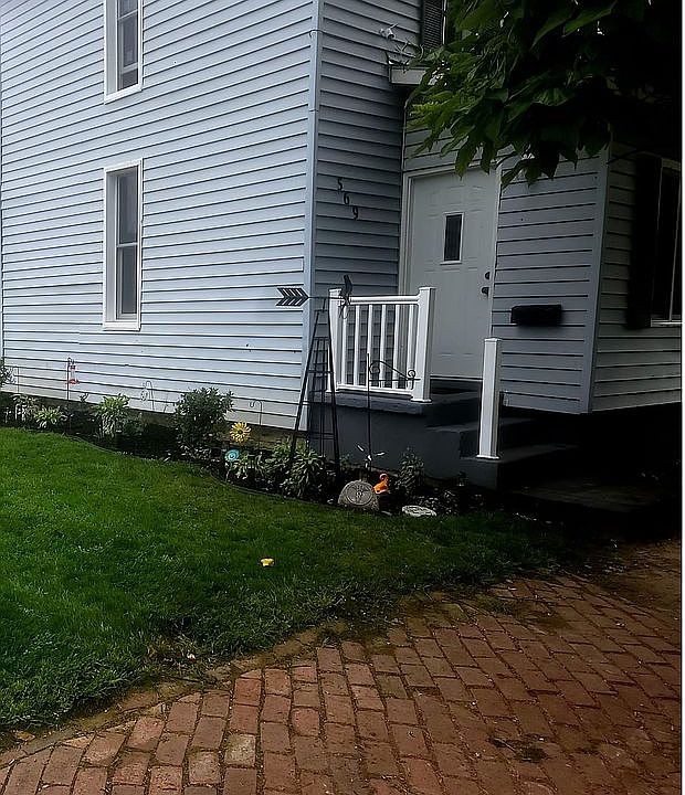 1st image of 569 E Franklin St