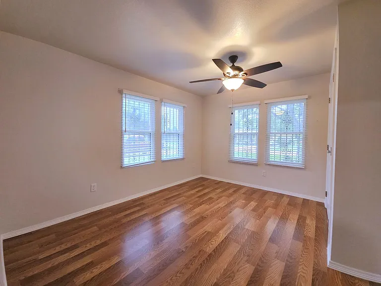 317 E Ebony St — Photo 10