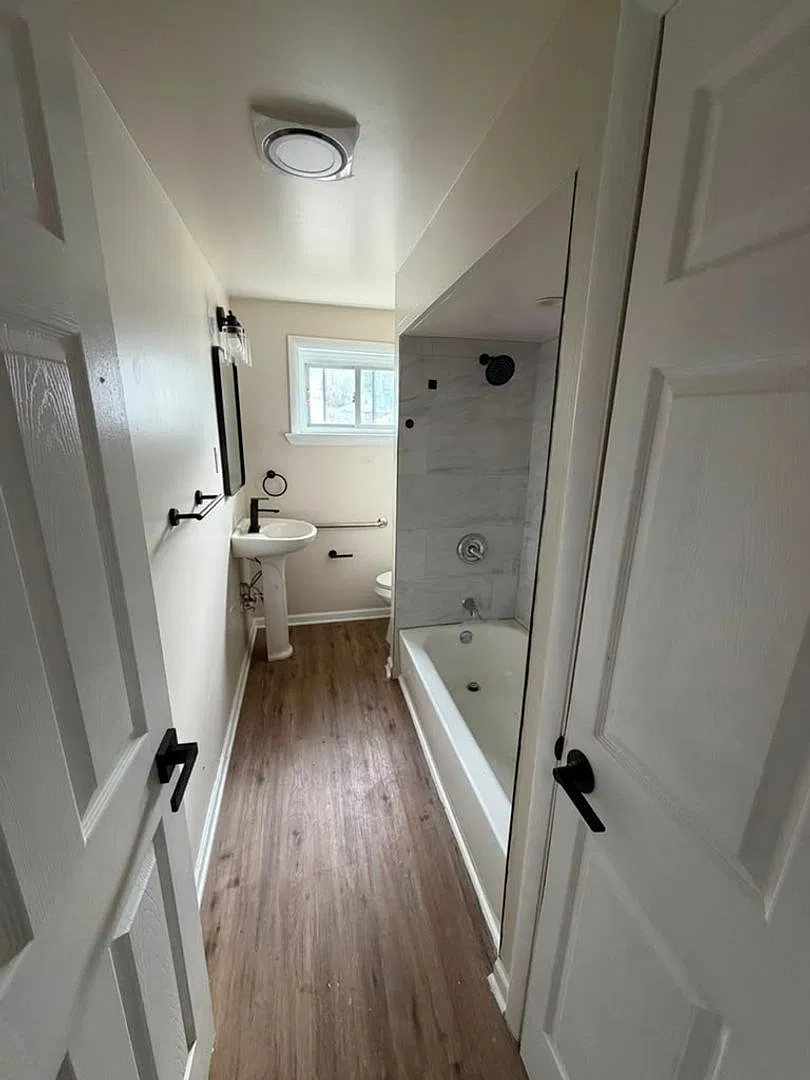3 bed, 2033 sqft, $1,507 — Photo 1