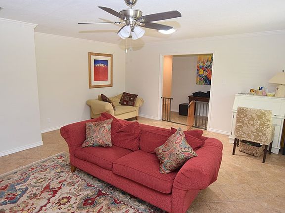 3rd image of 4106 Crestridge Dr