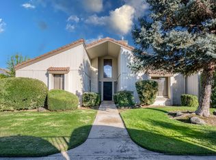 1936 Cougar Ln, Clovis, CA 93611