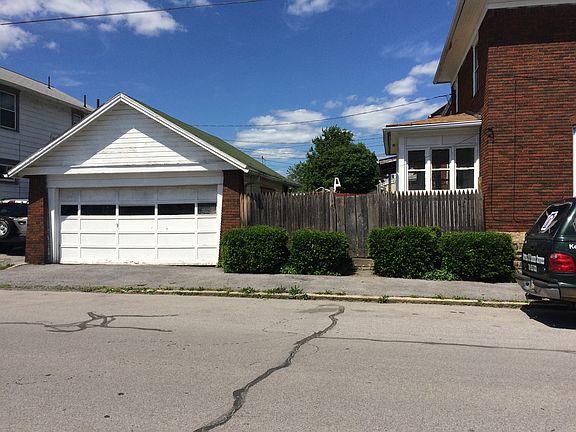 Garage and Sunpoarch