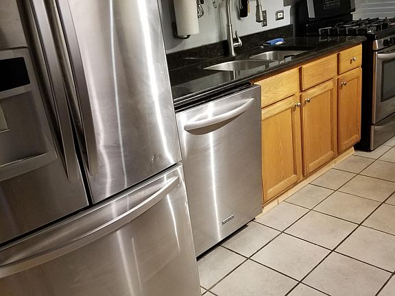 5th image of 2835 N Cambridge Ave APT B