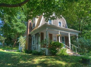 6 Elm Pl, Mystic, CT 06355