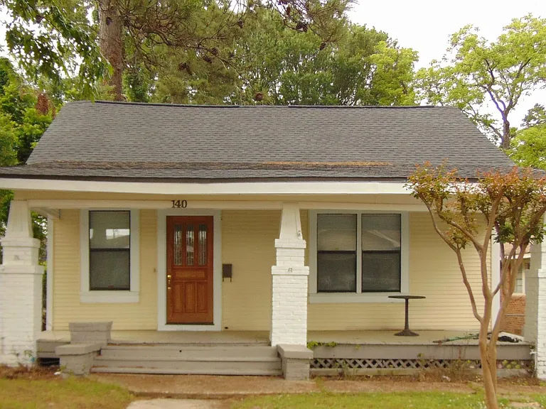 140 Robinson Pl — Photo 1