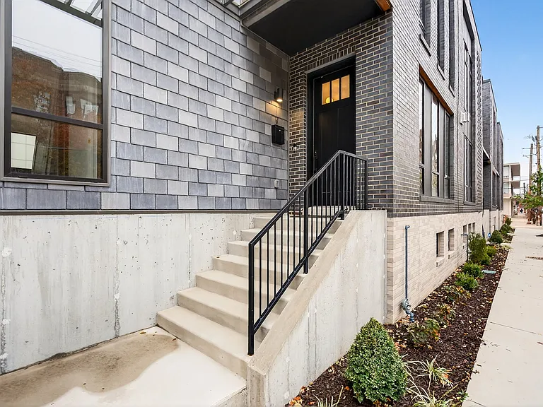 215 N Sarah St #7 — Photo 4