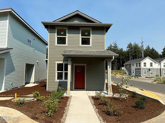 2nd image of 4565 SE Fleming St #66