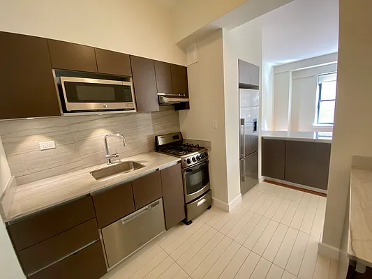 Rented by Stonehenge NYC LLC | media 16