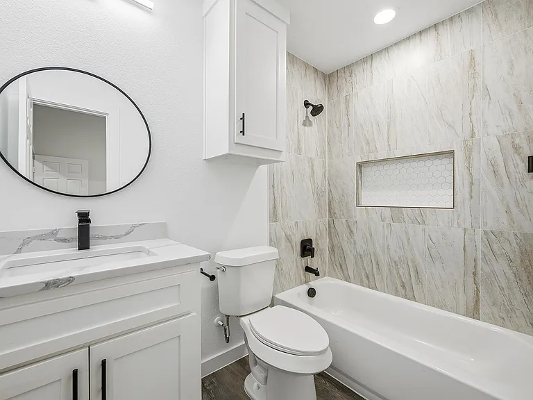 3305 Mineola St #B — Photo 8