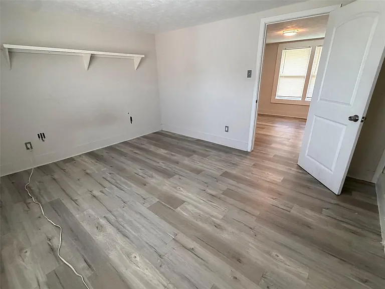 1126 1/2 Ryon St #C — Photo 5