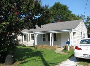 27 Ames St, Onancock, VA 23417