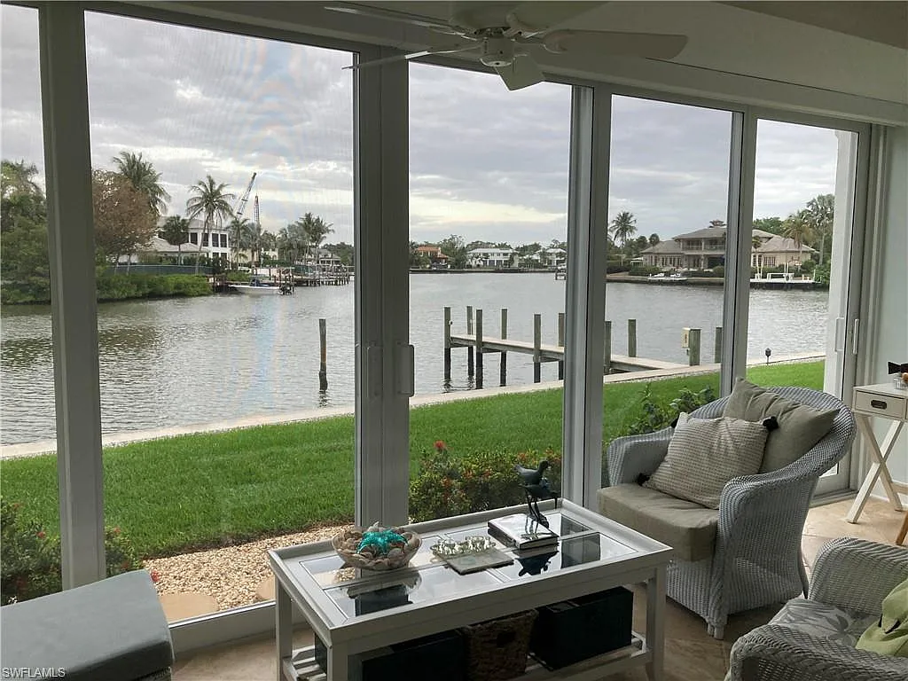 2 bed, 2.0 bath, 1256 sqft, $4,200 — Photo 2