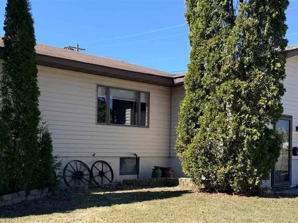 115 4th St, Nashwauk, MN 55769