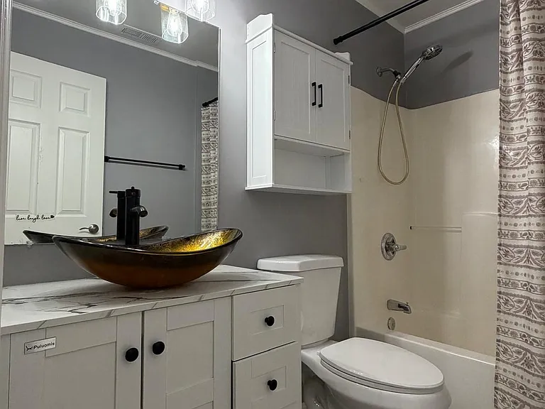 1119 Village Ct NE — Photo 6