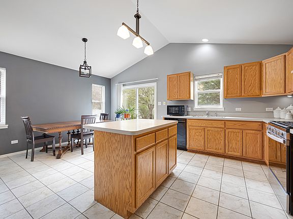 5th image of 1014 Edinburgh Ct