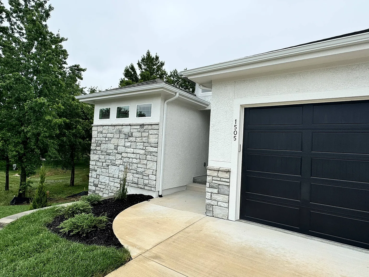 4 bed, 2370 sqft, $3,900 — Photo 3