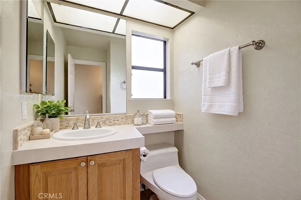 4 bed, 2.5 bath, 2506 sqft, $6,900 — Photo 4