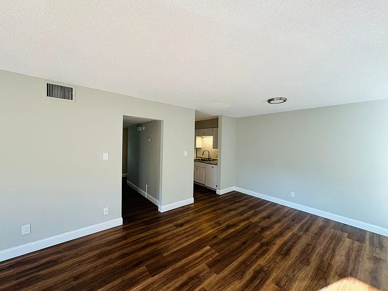 Creek Ridge Apartments — Photo 2