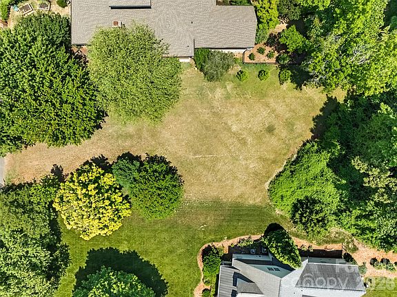 2nd image of 3137 Fairfax Dr