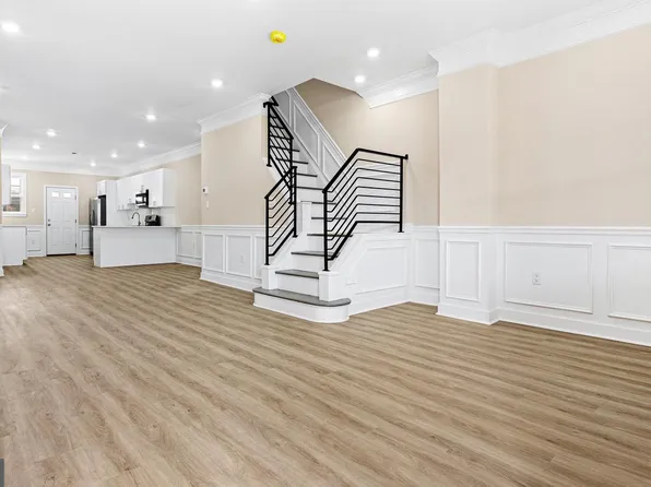 806 S 56th St, Philadelphia, PA 19143