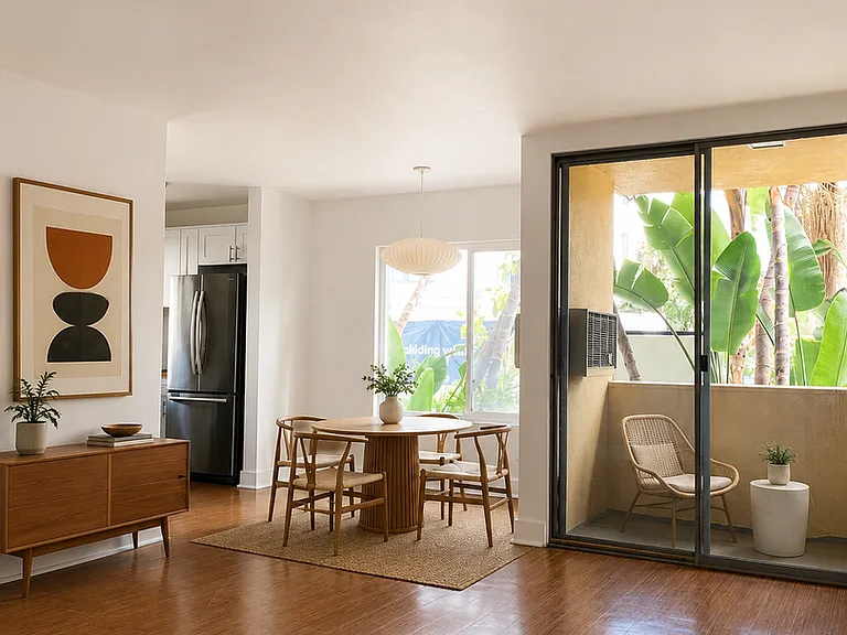 Hollywood Colony — Photo 21