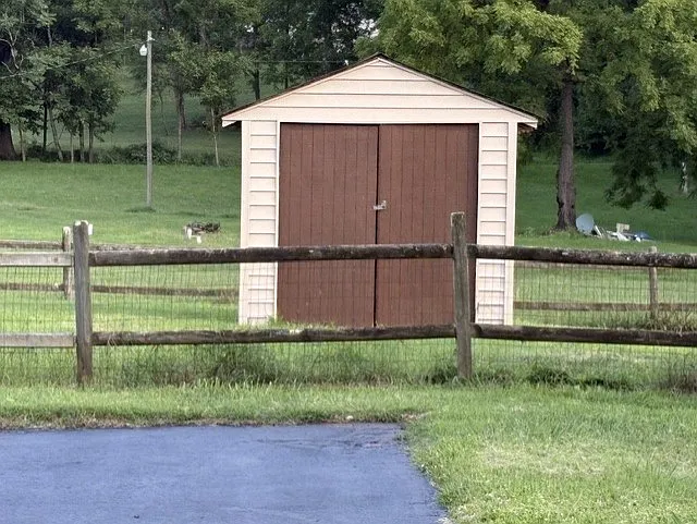 1701 Heritage Cir — Photo 17
