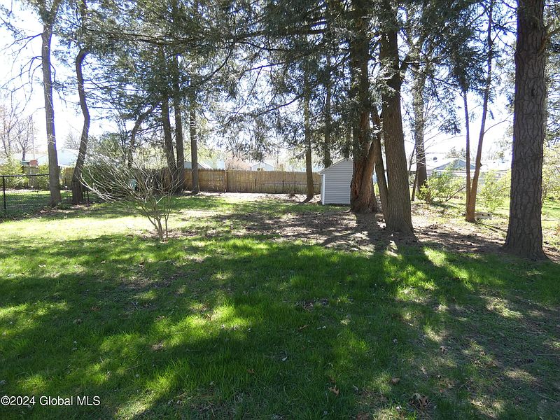 4th image of 371 Bradford Road