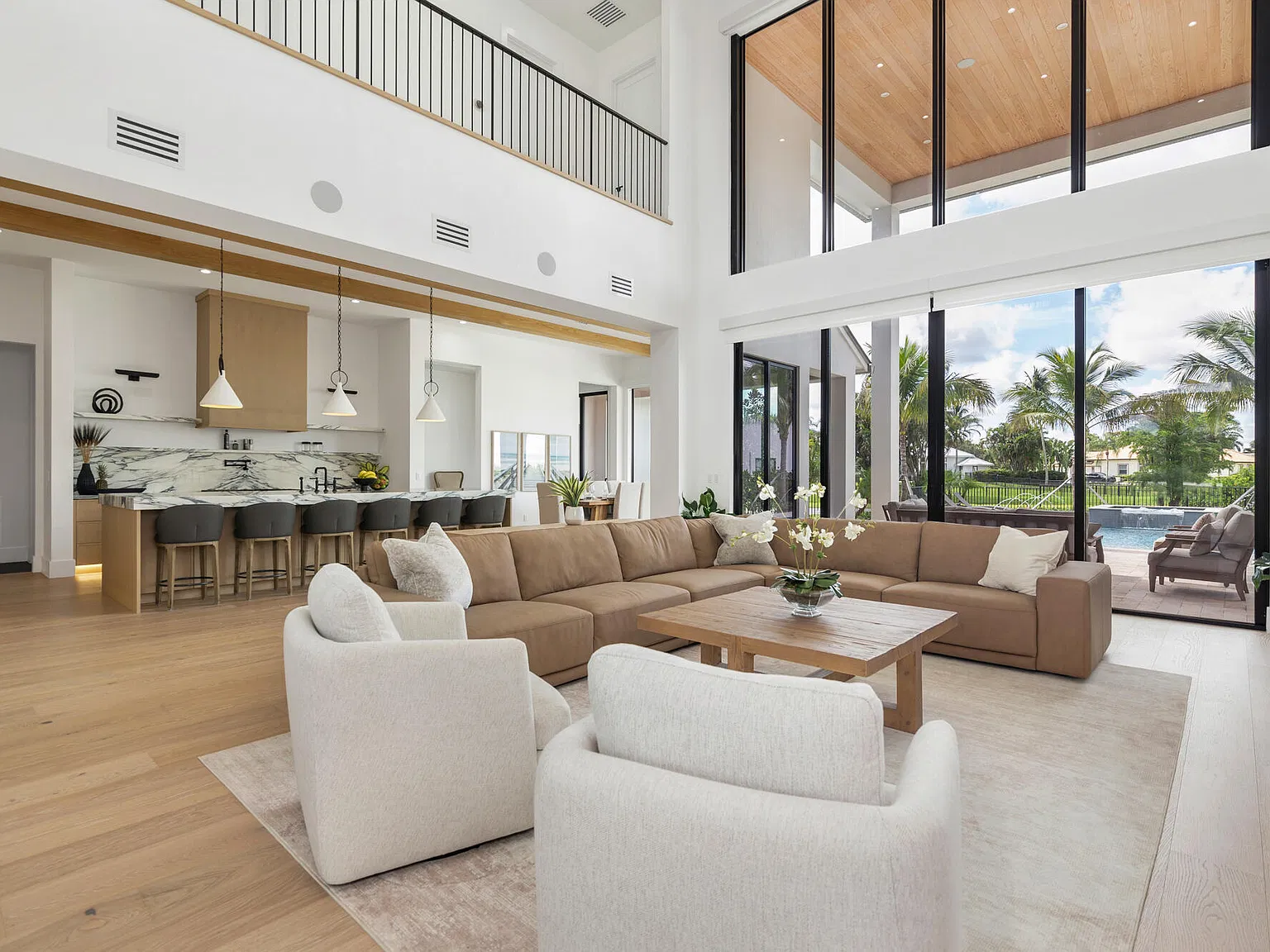 6 bed, 6.5 bath, 5500 sqft, $45,000 — Photo 4