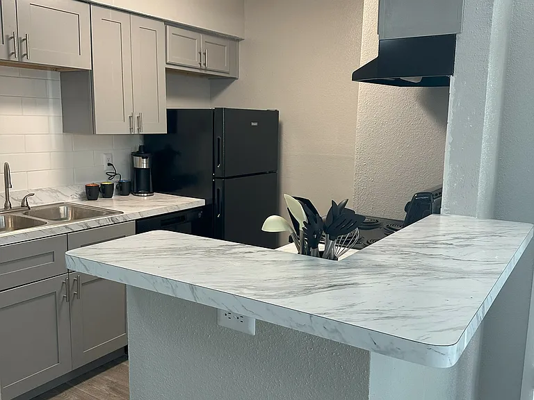 The Summit Apartments — Photo 4