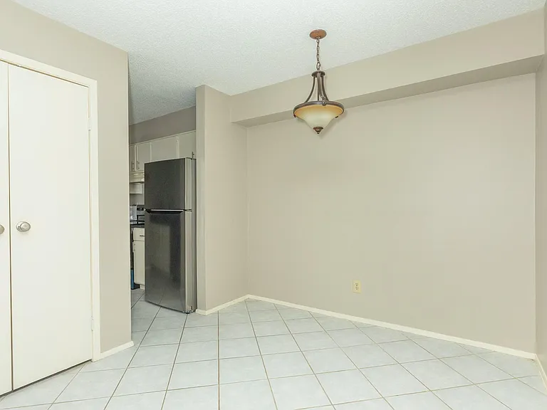 7128 N Holiday Dr — Photo 16